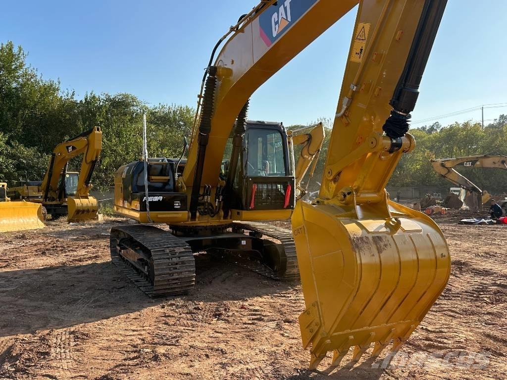 CAT 320 D L حفارات زحافة