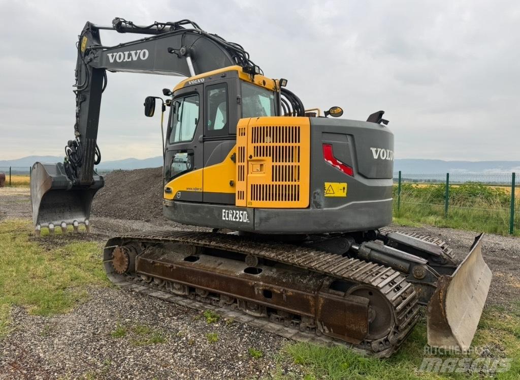 Volvo ECR235DL حفارات زحافة