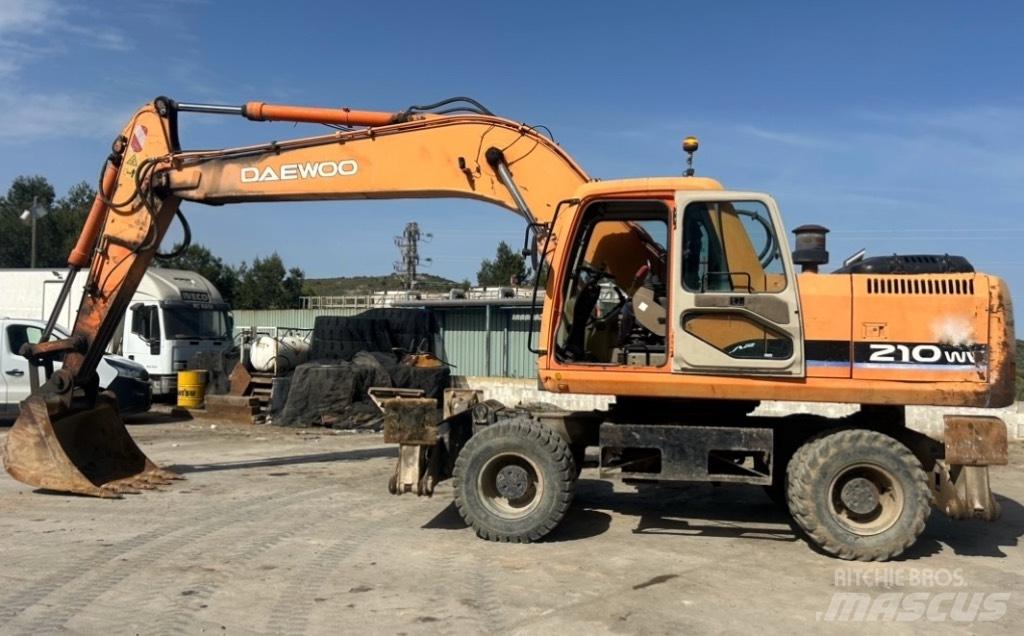 Daewoo Solar 210 W V حفارات بعجل