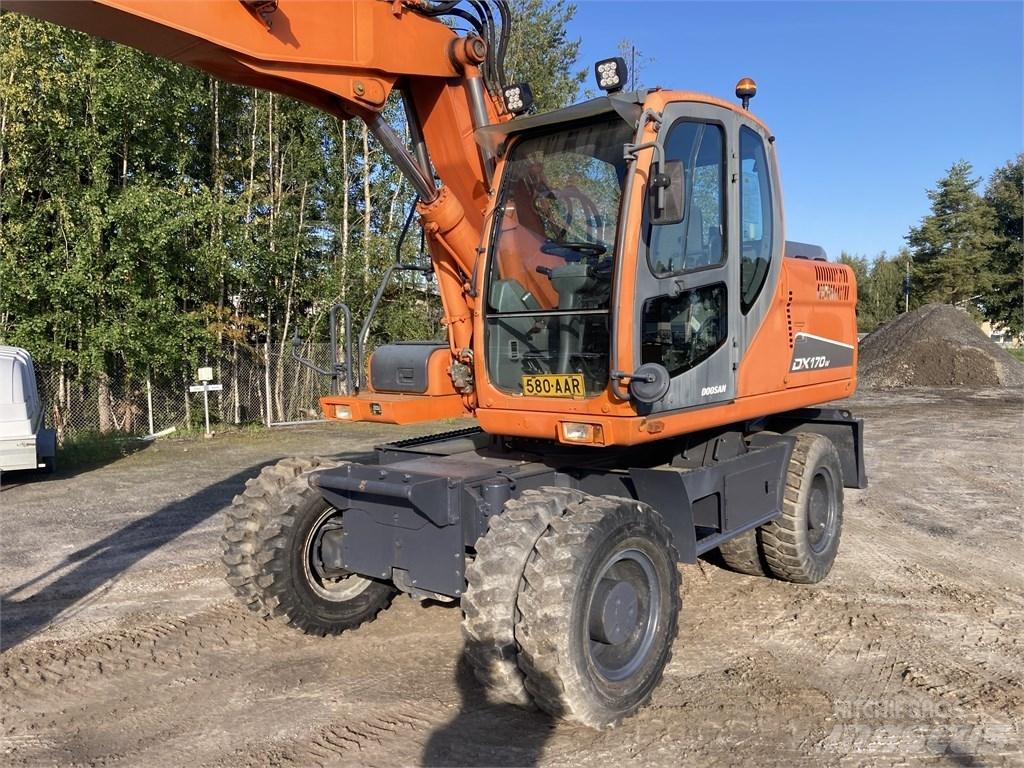 Doosan DX 170 W حفارات بعجل