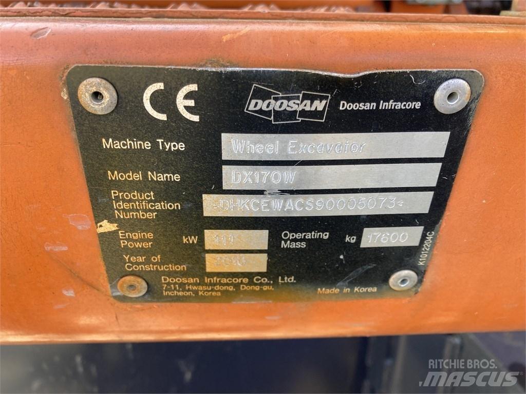 Doosan DX 170 W حفارات بعجل