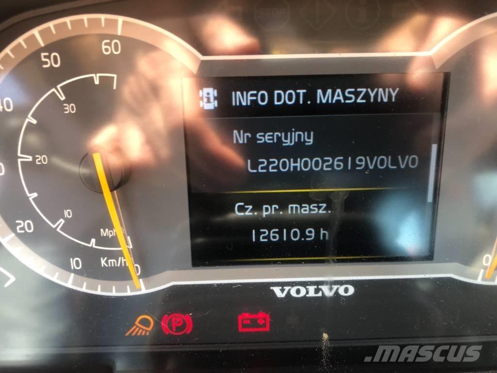 Volvo L220H لوادر بعجل