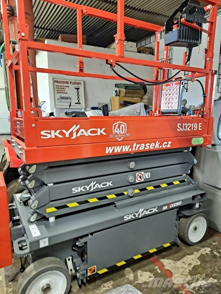 SkyJack SJ 3219E رافعات مقصية الشكل