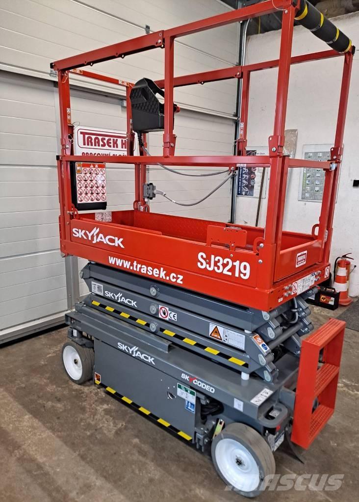 SkyJack SJ 3219E رافعات مقصية الشكل