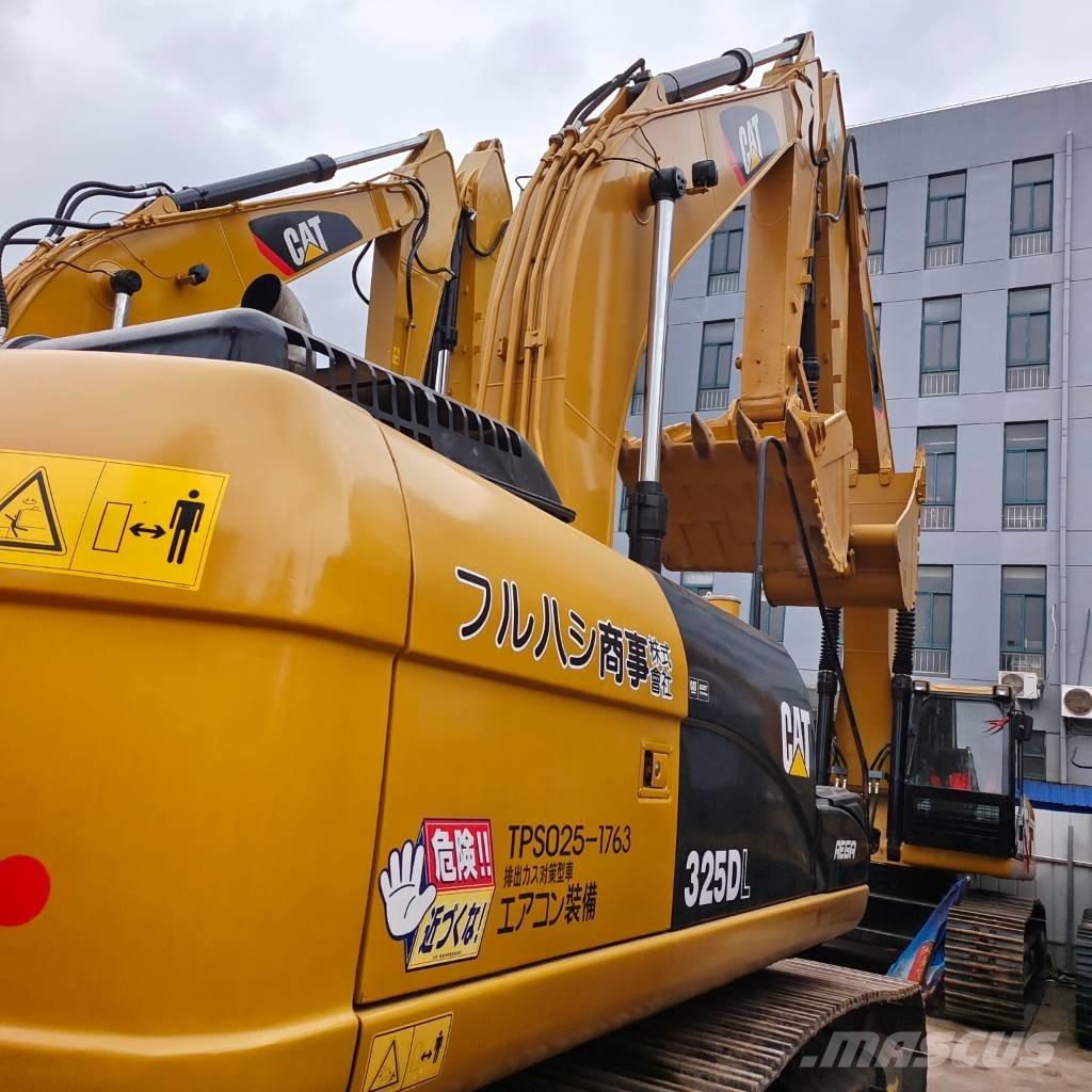 CAT 325 D حفارات زحافة