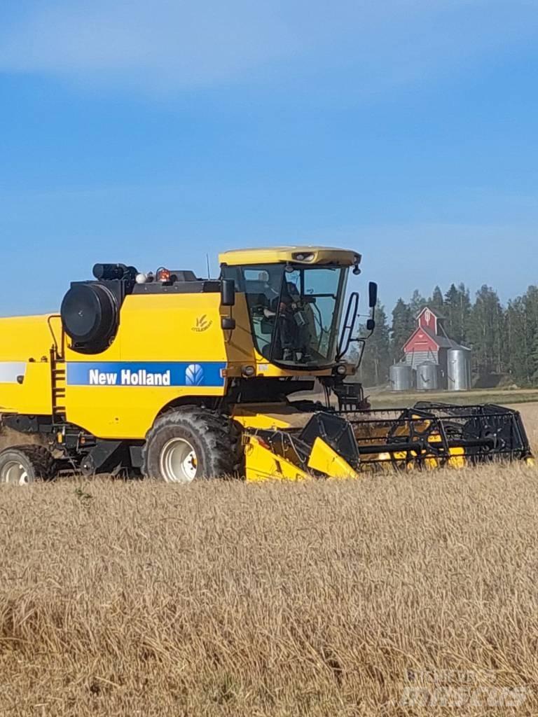 New Holland TC 5050 حصادات