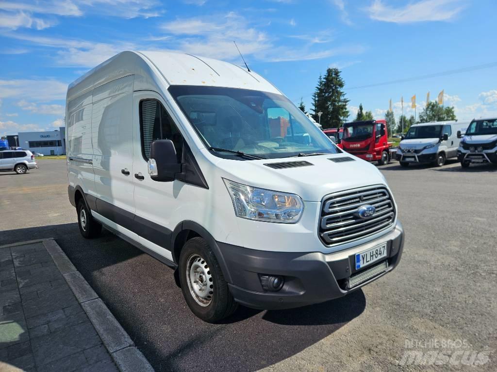 Ford Transit شاحنة مقفلة