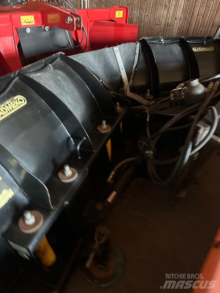 Gradmeko 320 v حراثات ونصول الجليد