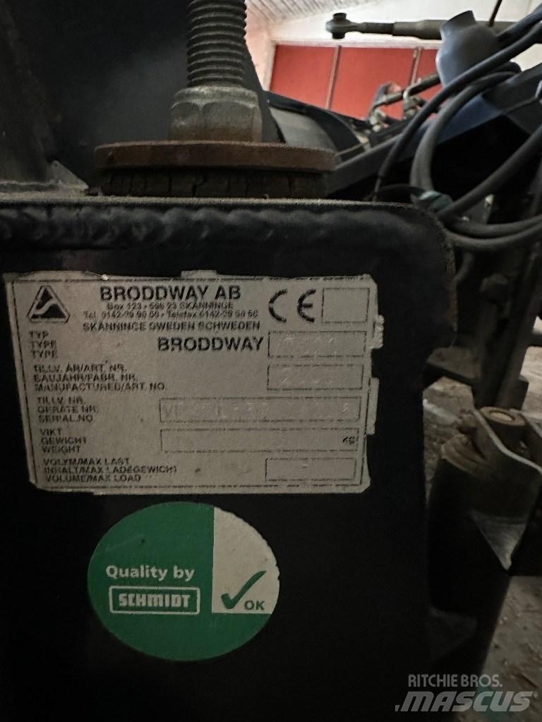 Gradmeko 320 v حراثات ونصول الجليد