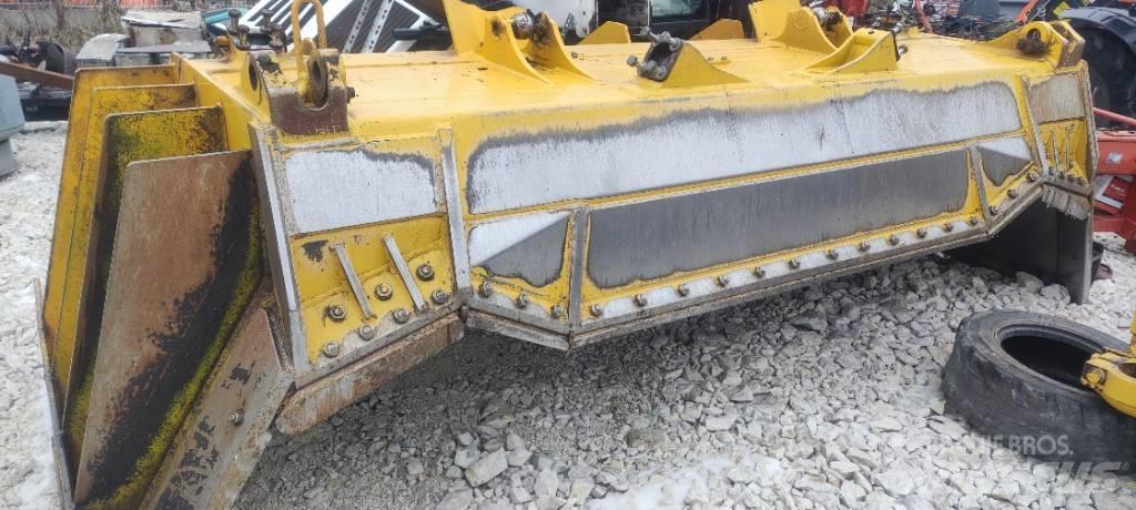 Komatsu D 65 EX-18 بلدوزرات مجنزرة