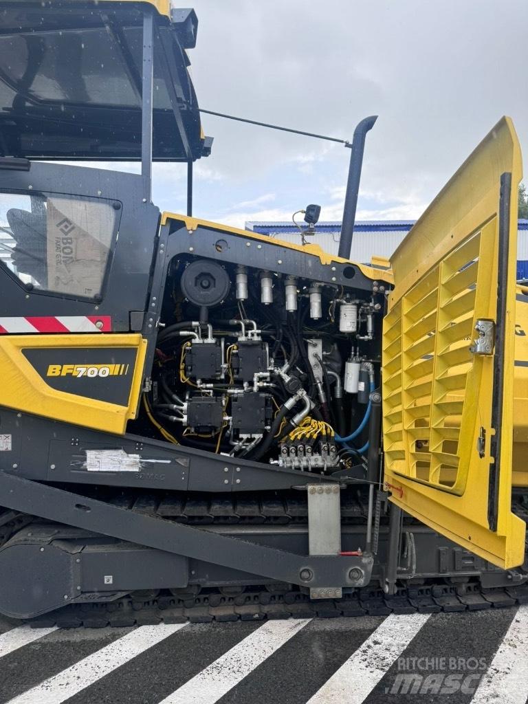 Bomag BF 700 C-3 L معدات السفلتة