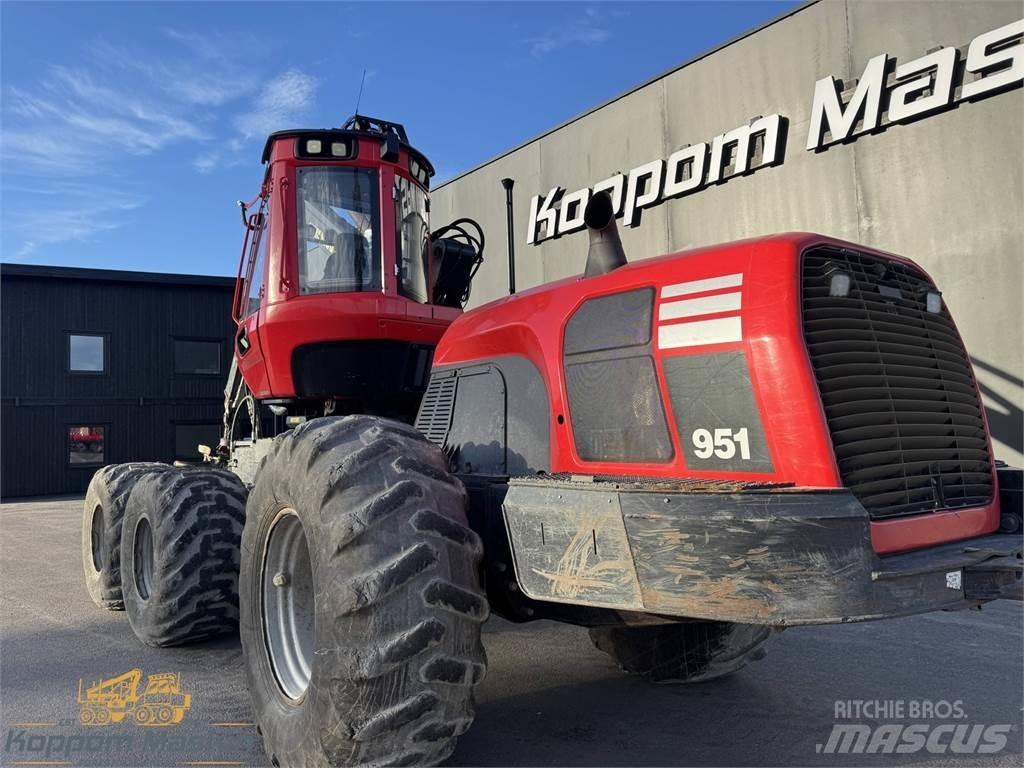 Komatsu 951 حصادات