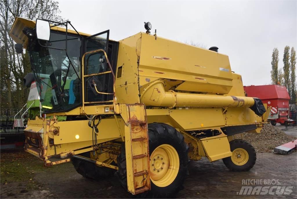 New Holland TF 42 حصادات