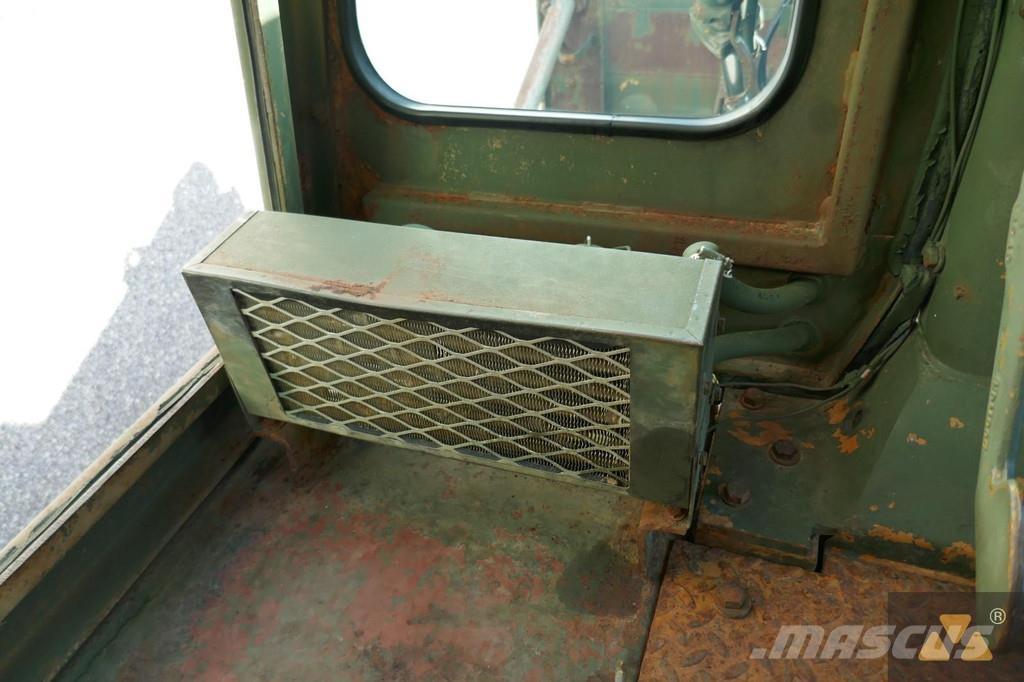 CAT D7G Ex-army بلدوزرات مجنزرة