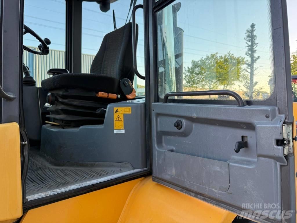 Volvo L 40 B TPS لوادر بعجل