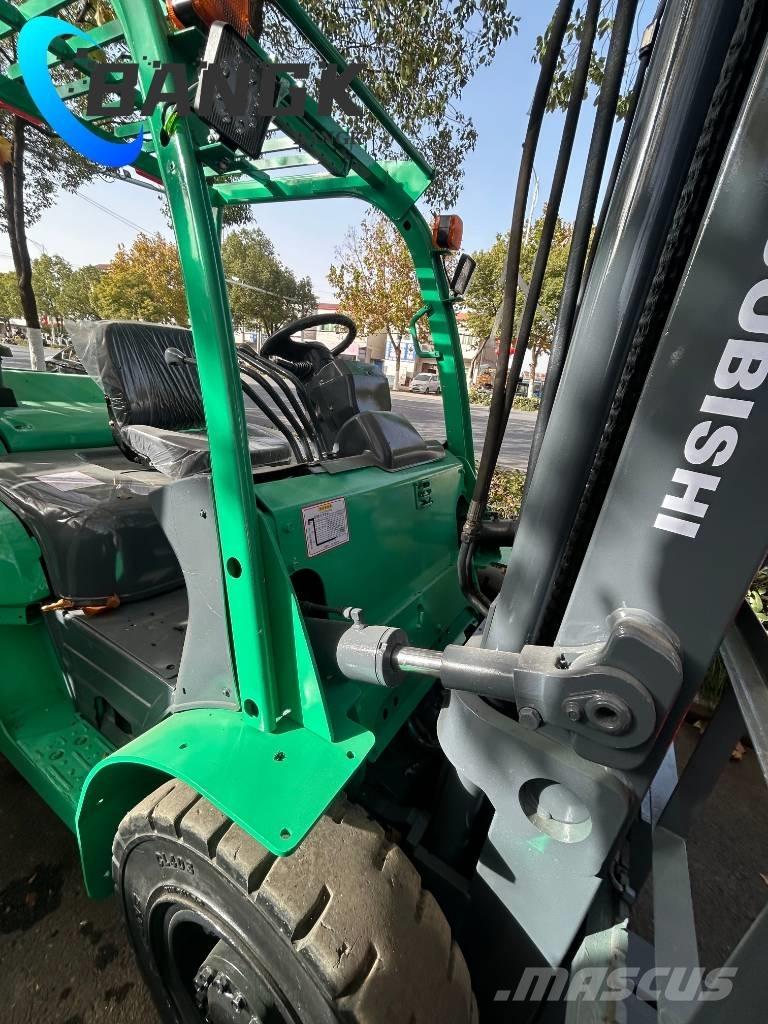 Mitsubishi FD 50 شاحنات الديزل