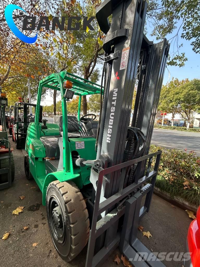 Mitsubishi FD 50 شاحنات الديزل