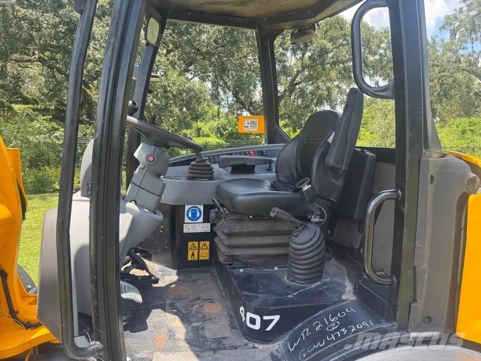 JCB 407 لوادر بعجل