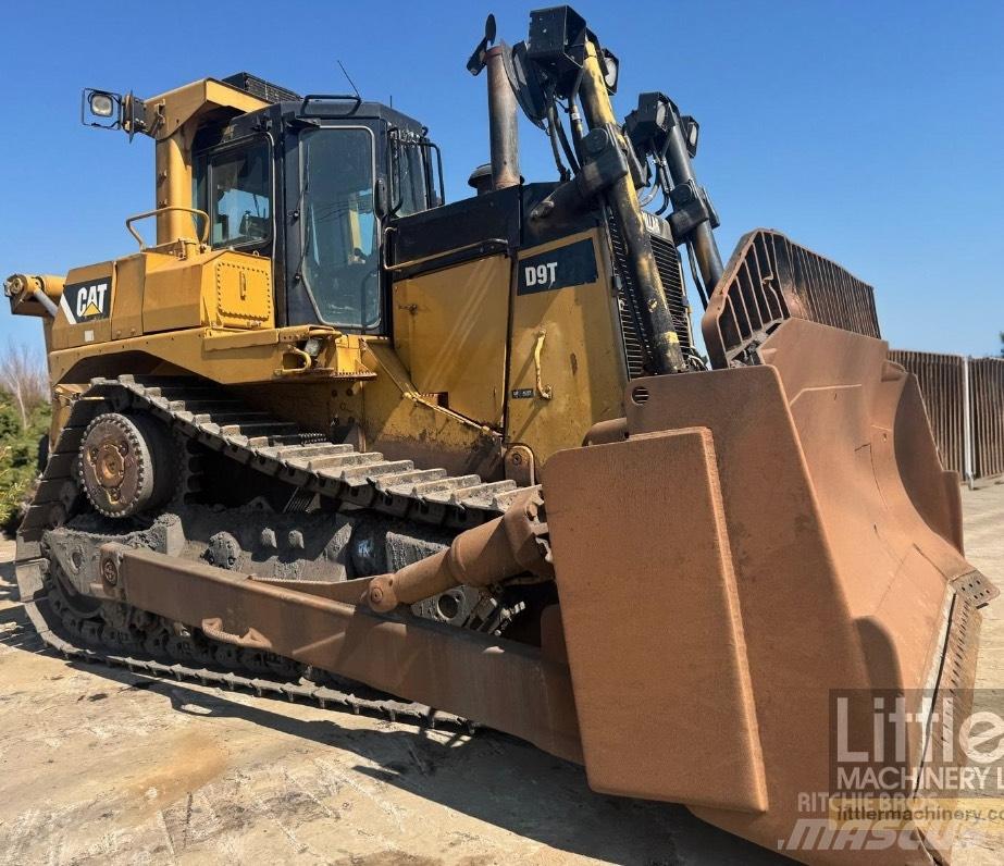 CAT D 9 T بلدوزرات مجنزرة
