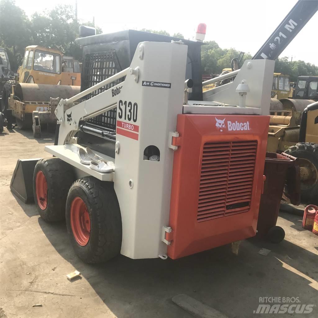 Bobcat S 130 لوادر انزلاقية التوجيه