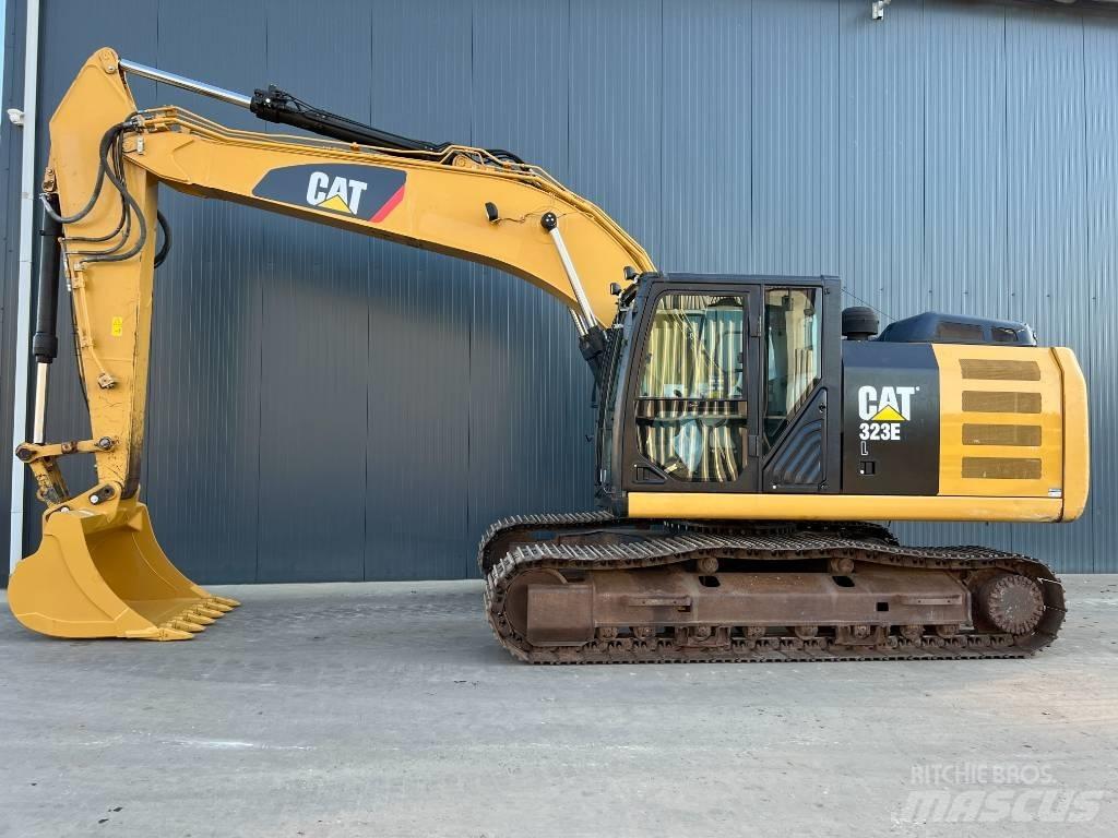 CAT 323E L حفارات زحافة