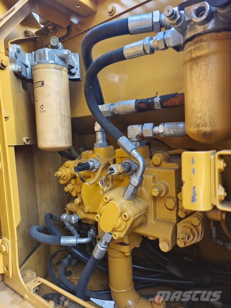 CAT 312 D حفارات زحافة