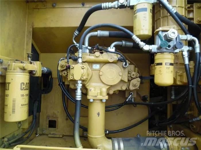 CAT 325 D حفارات زحافة