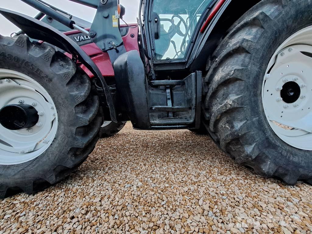 Valtra N 121 الجرارات