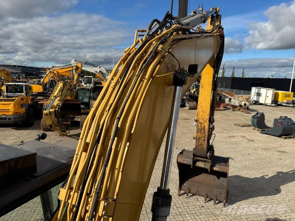CAT 320 حفارات زحافة