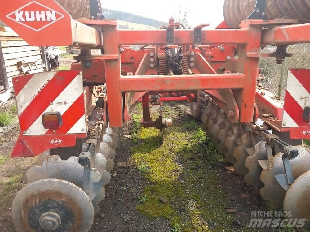 Kuhn Discover XM 2 كاسحات