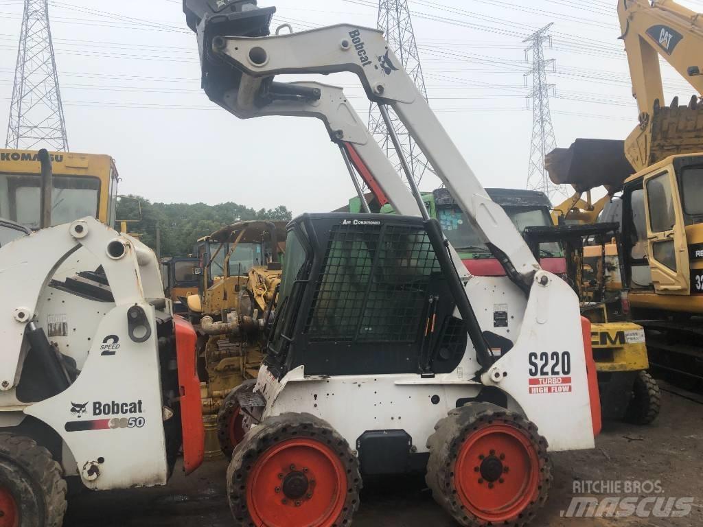 Bobcat S 220 لوادر انزلاقية التوجيه