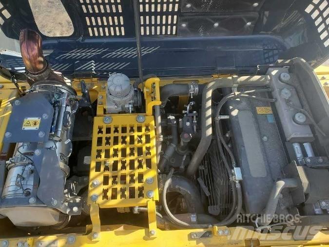Komatsu PC 200 حفارات زحافة