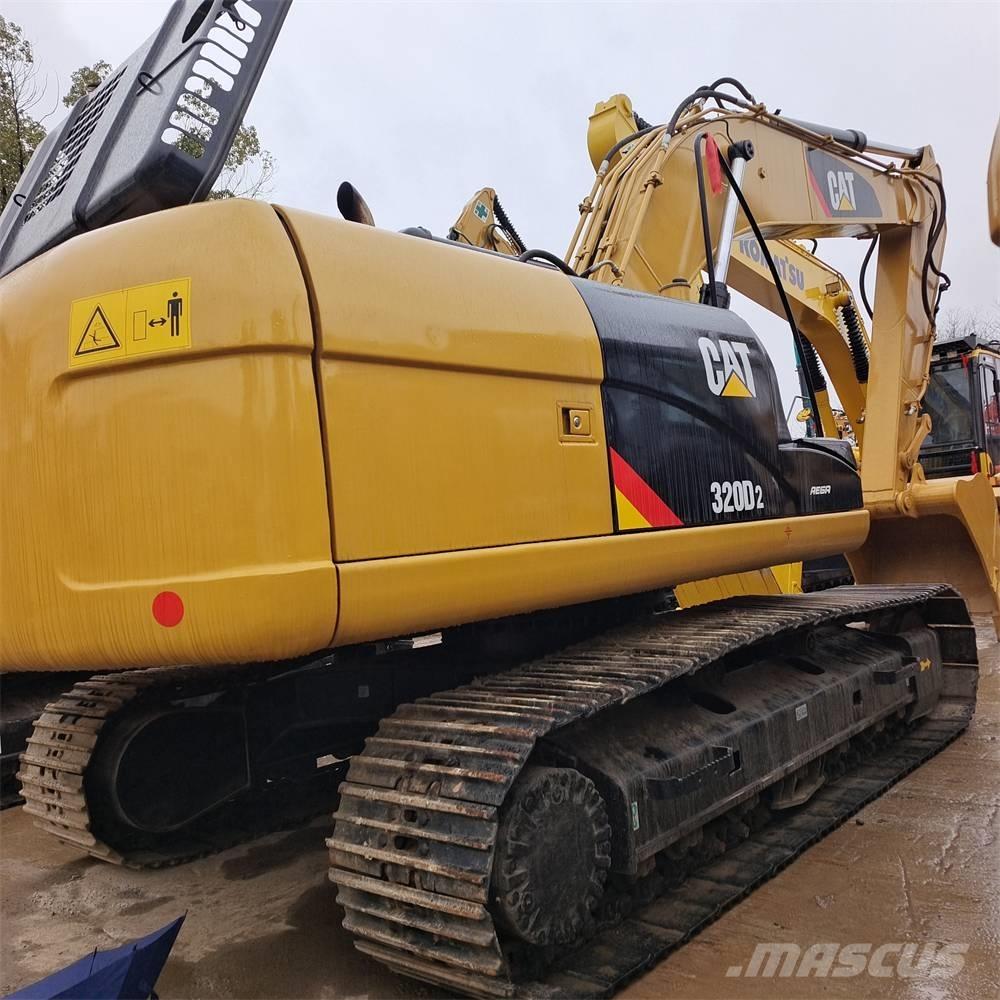 CAT 320 D L حفارات زحافة