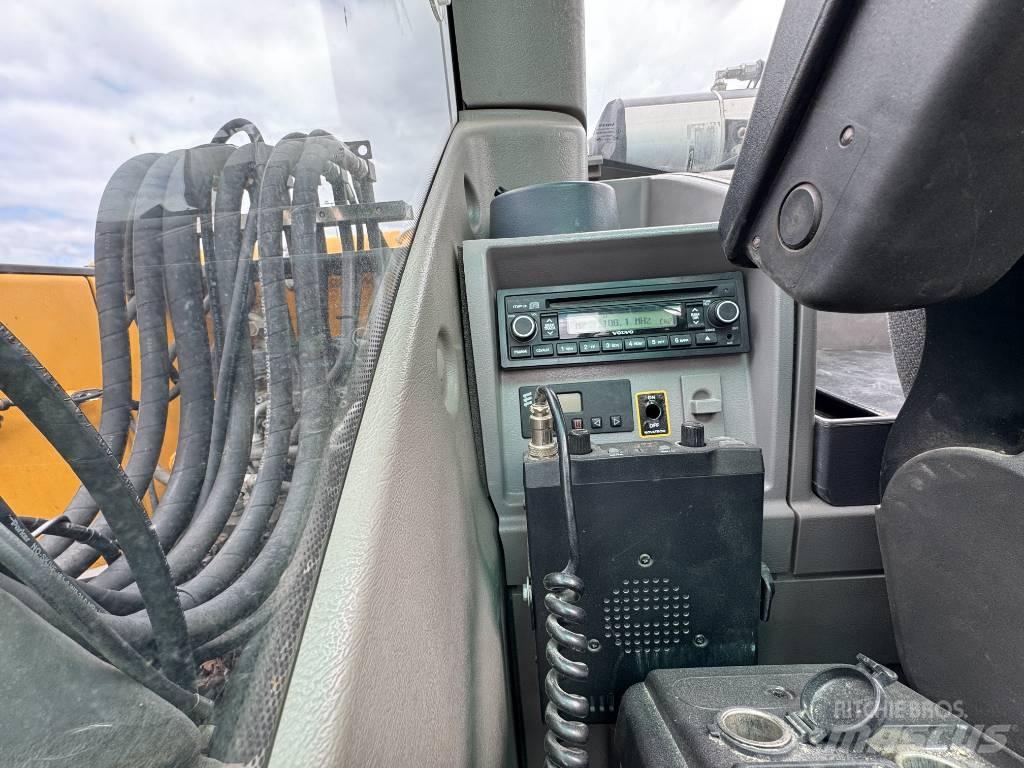 Volvo EW 160 C حفارات بعجل