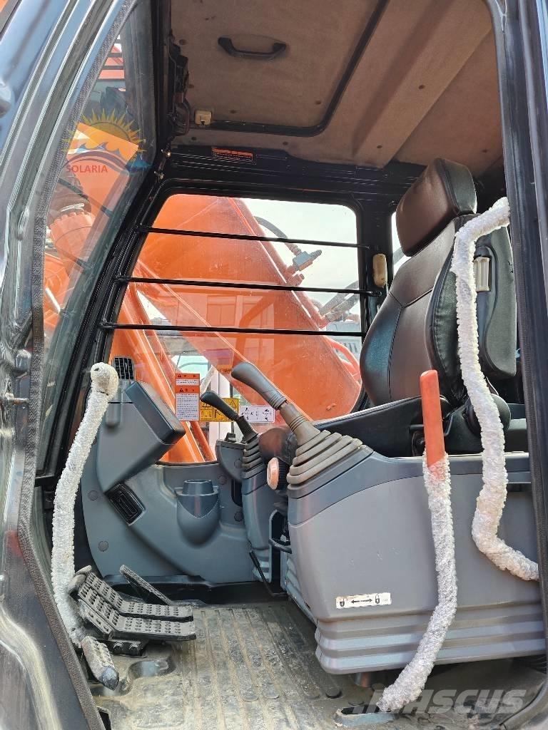 Hitachi ZX 200 حفارات زحافة