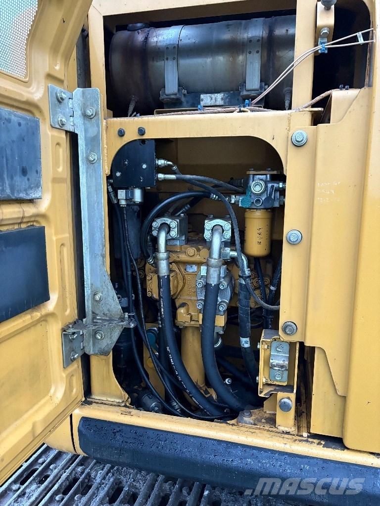CAT 320ERR حفارات زحافة