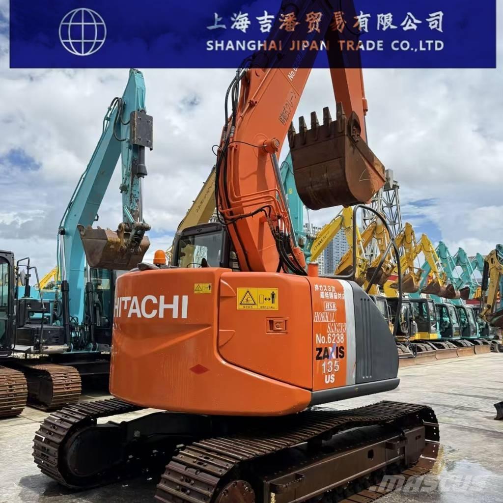 Hitachi ZX 135 حفارات زحافة