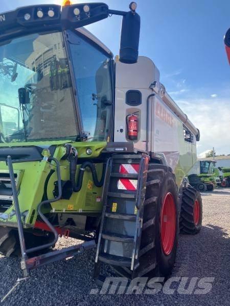 CLAAS TRION 750 حصادات