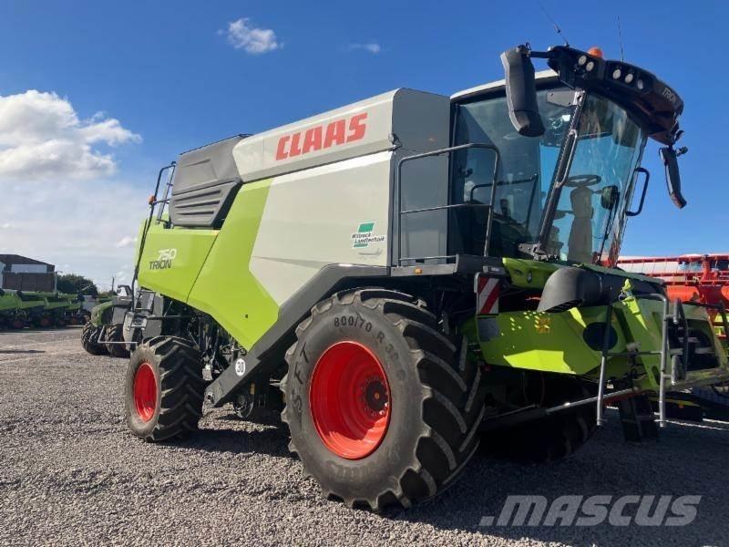 CLAAS TRION 750 حصادات