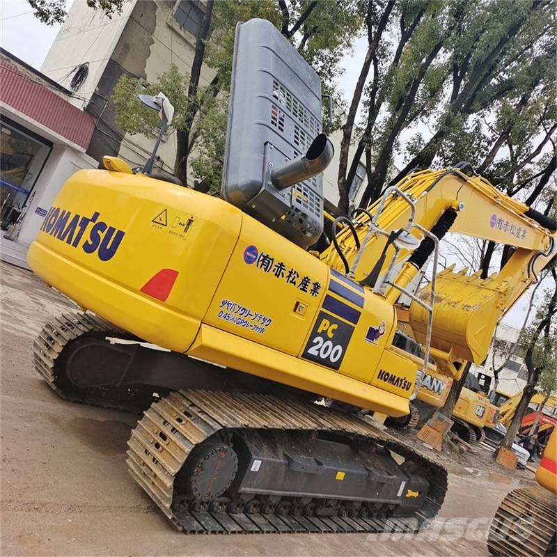 Komatsu PC 200-8 حفارات زحافة