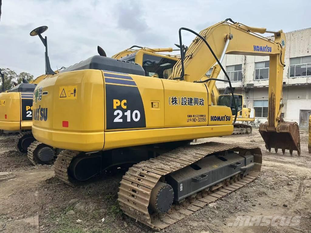 Komatsu PC 210 LC حفارات زحافة