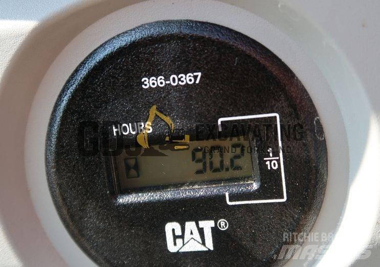 CAT 320 حفارات زحافة