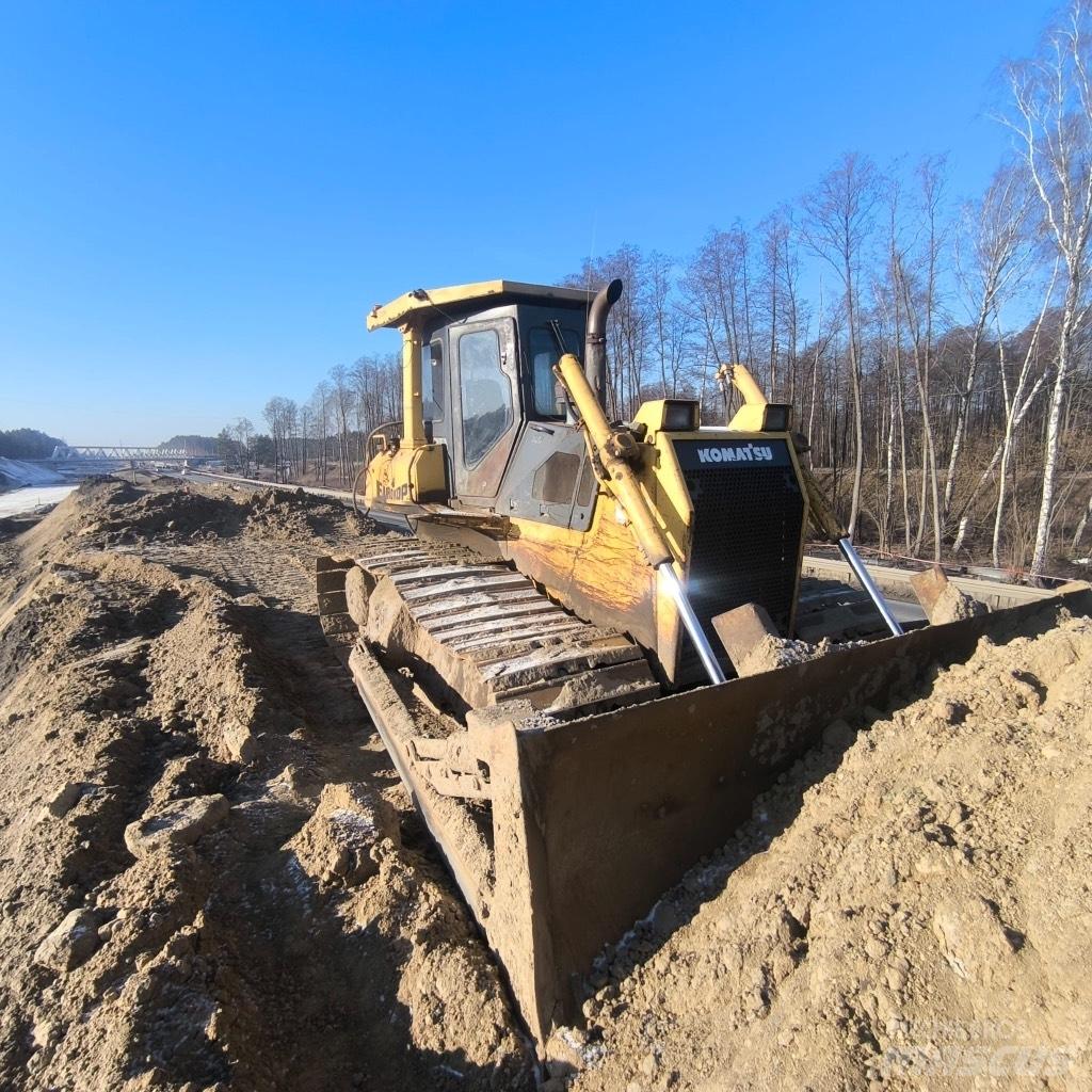 Komatsu D 65 PX-15 بلدوزرات مجنزرة