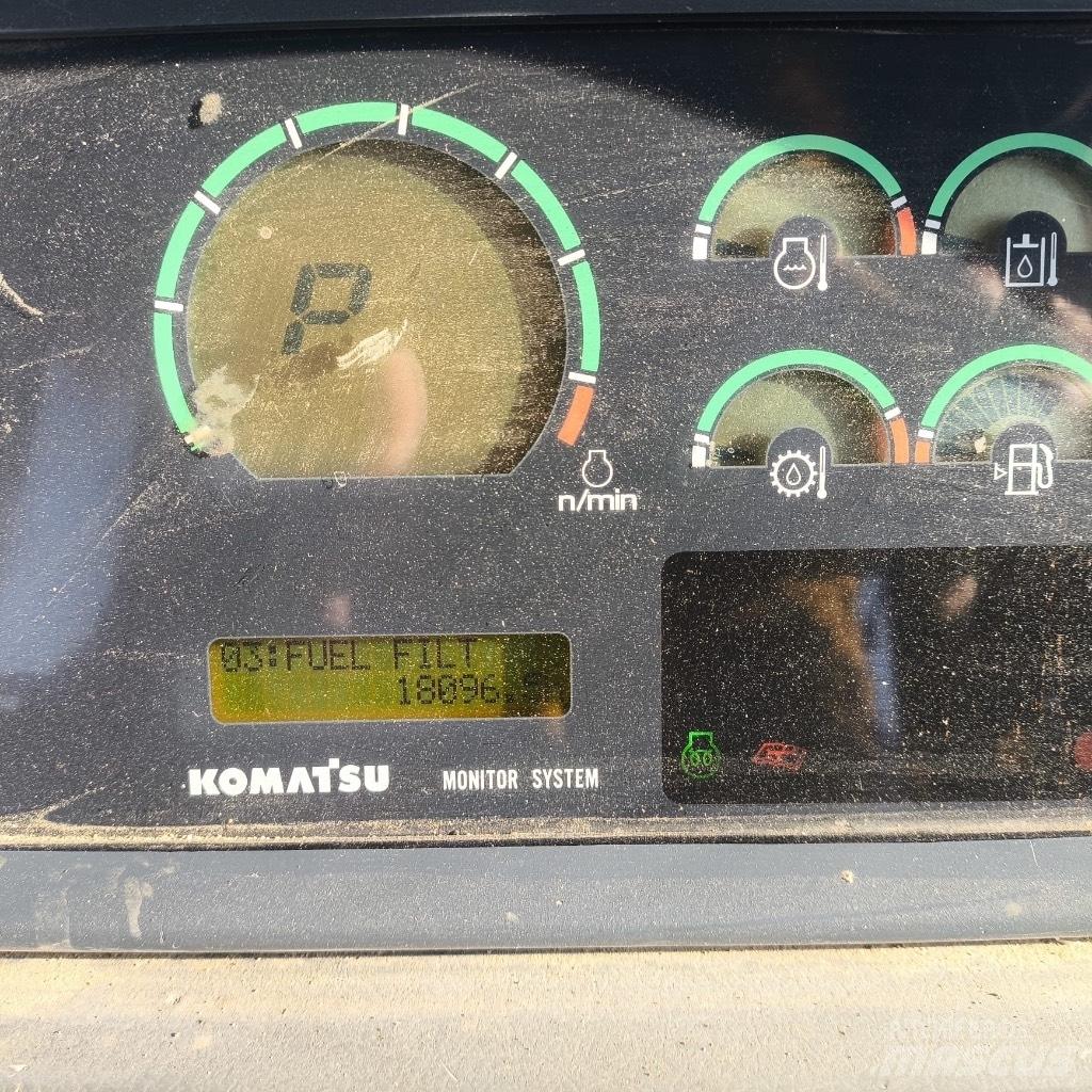 Komatsu D 65 PX-15 بلدوزرات مجنزرة