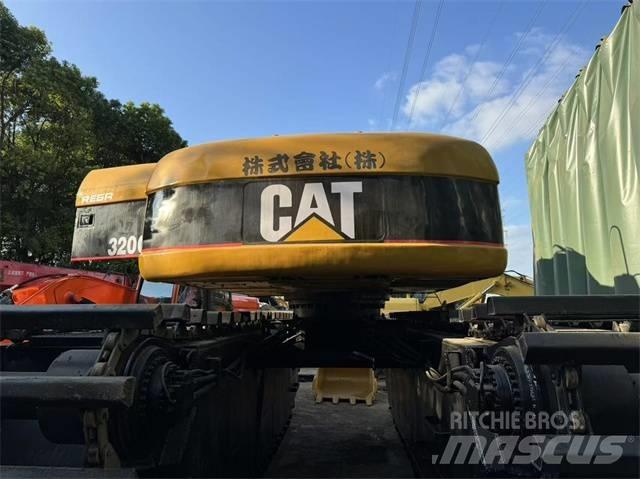 CAT 320 C الحفارات البرمائية
