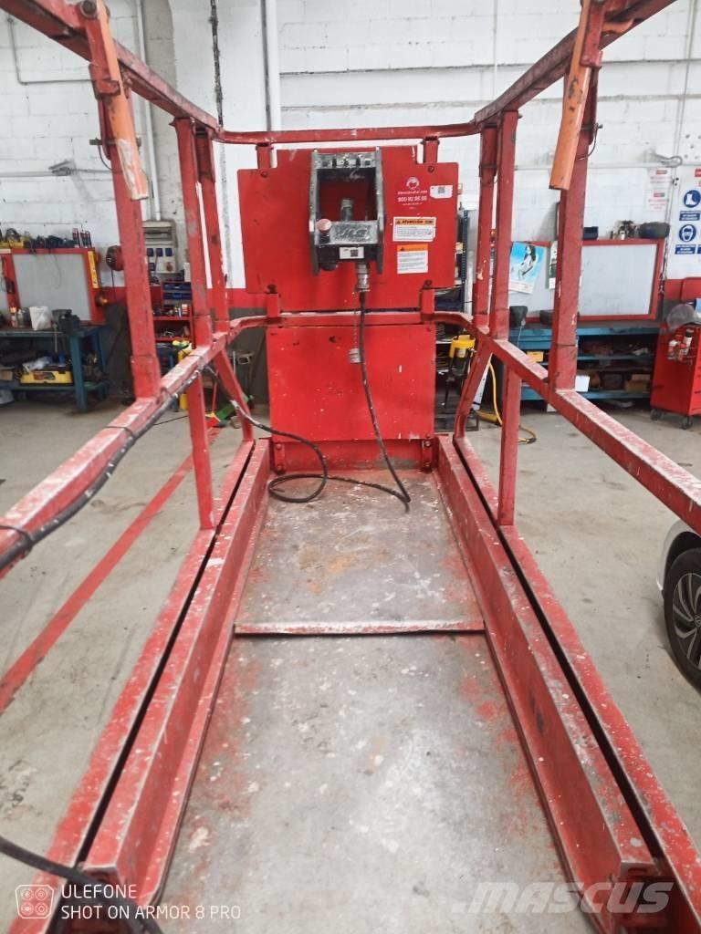 JLG 2030 ES رافعات مقصية الشكل