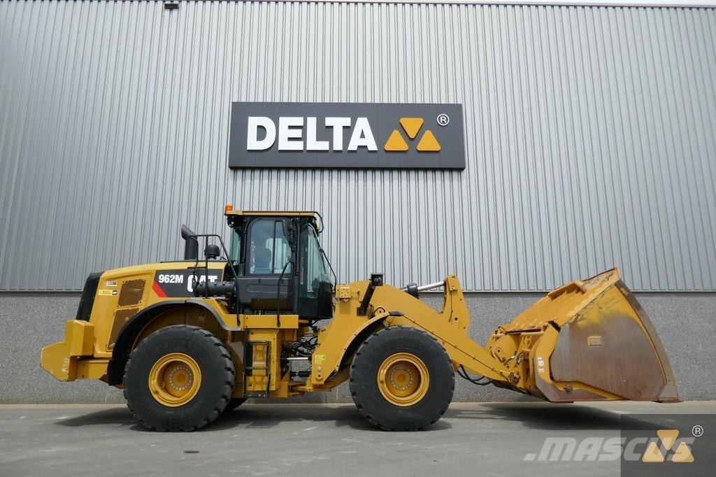 CAT 962M لوادر بعجل