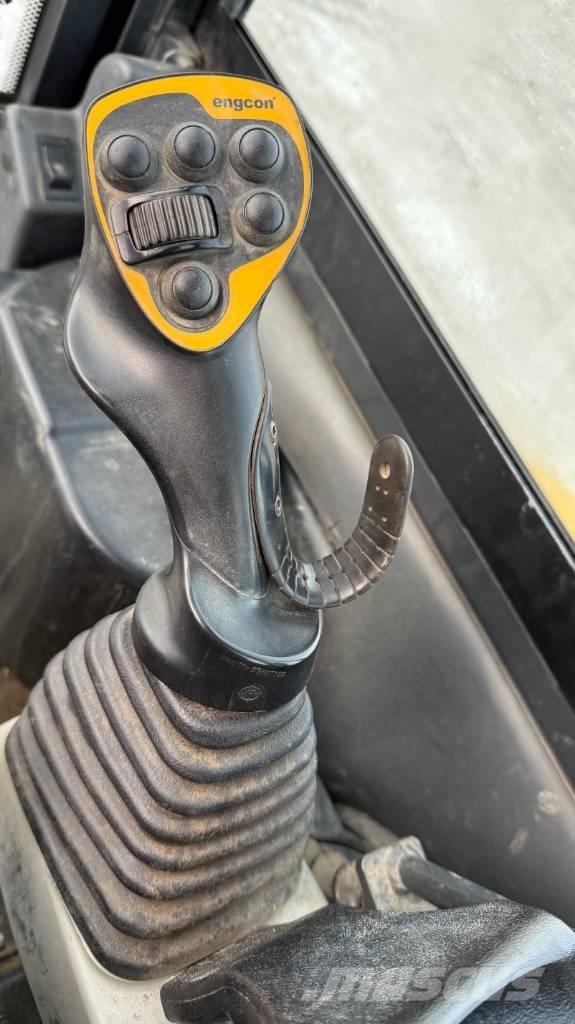 Komatsu PC 26 MR-3 حفارات صغيرة أقل من 7 طن (حفارات صغيرة)