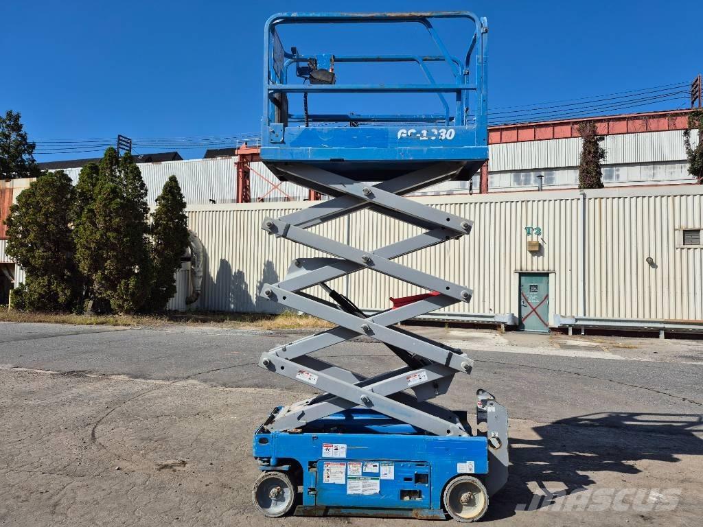 Genie GS 1930 رافعات مقصية الشكل