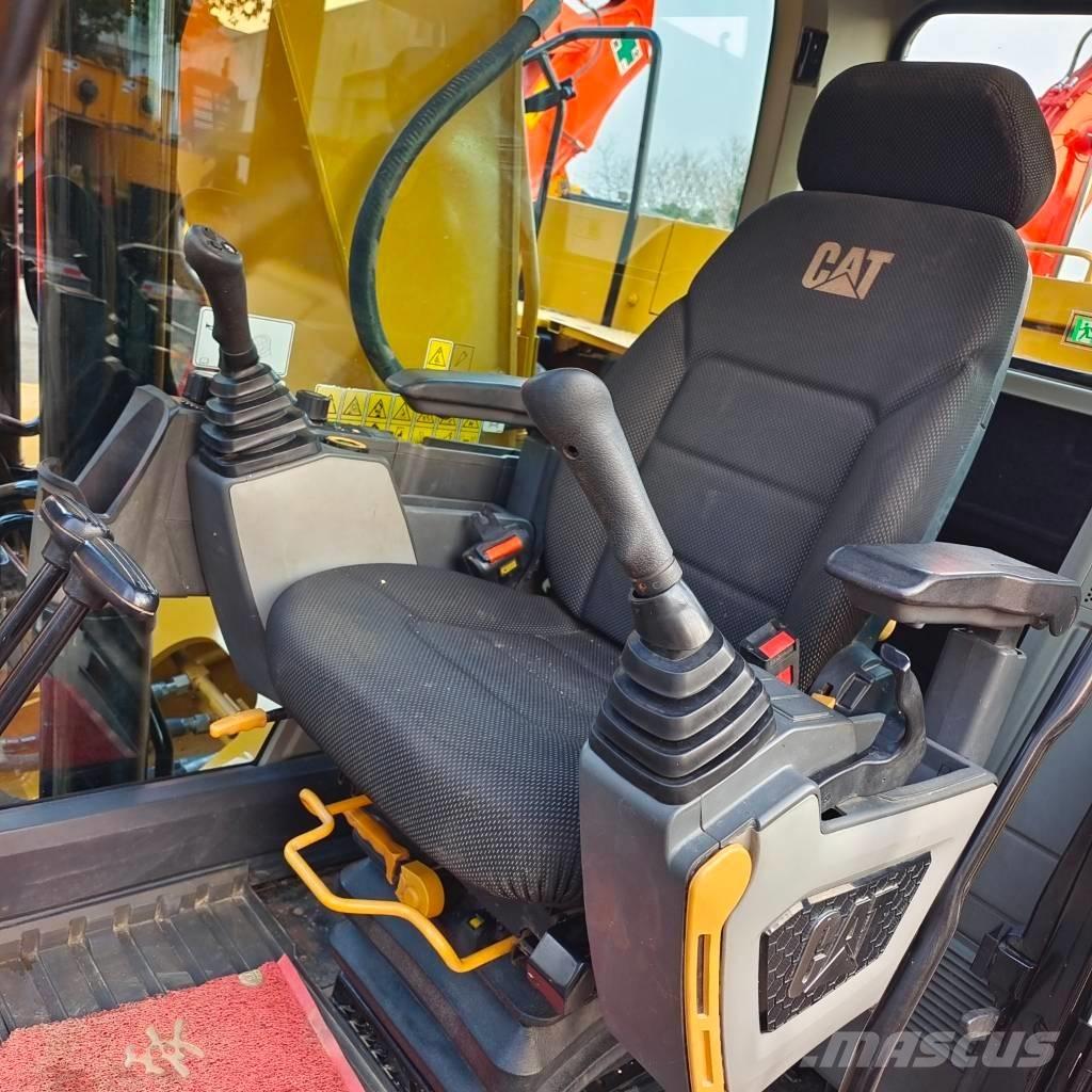 CAT 320GC حفارات زحافة